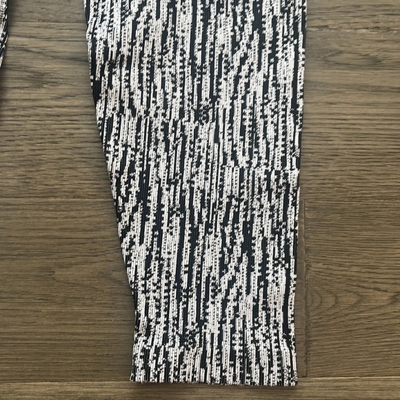 Athleta |  Black & White Flurry Elemental Base Layer Tights Pants Size Medium - Picture 4 of 13